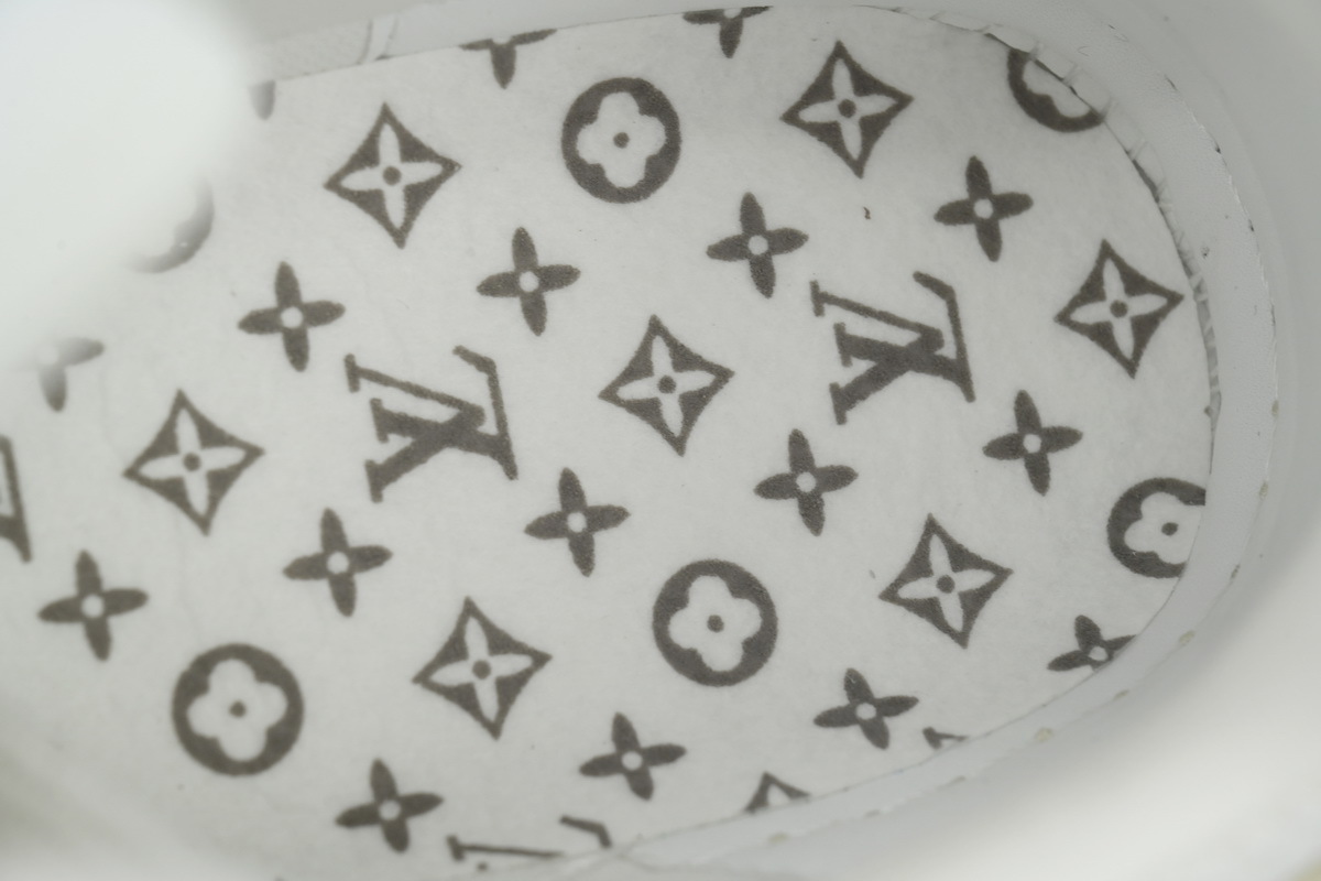 Zapatillas Louis Vuitton, color beige y blanco