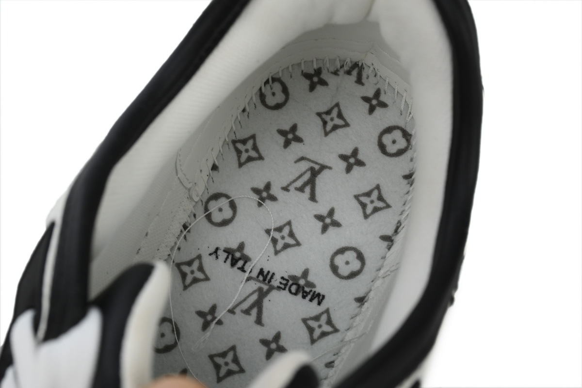 Louis Vuitton Trainer Black White