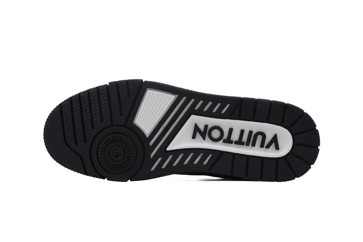 LOUIS VUITTON Trainer Black White grey