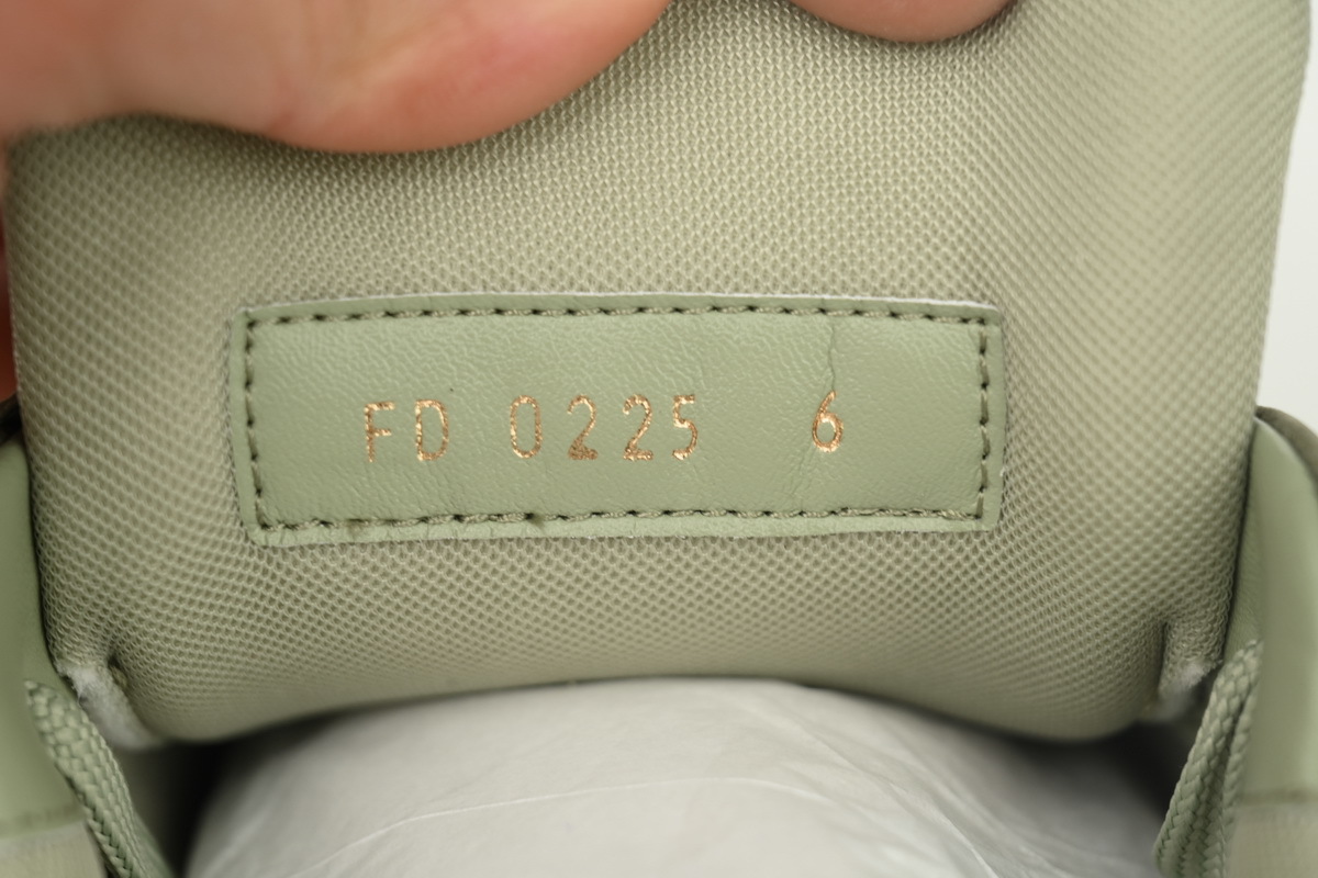 Zapatillas Louis Vuitton de color caqui