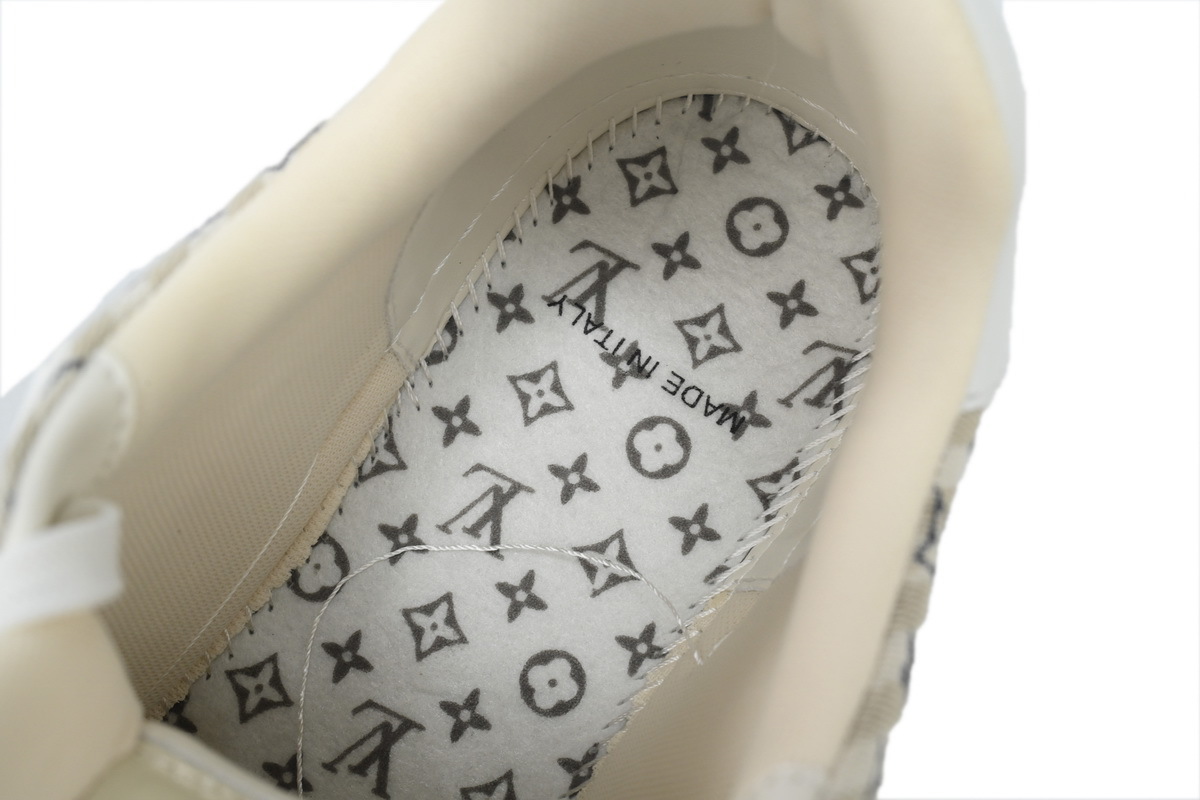 Zapatillas Louis Vuitton, color beige claro