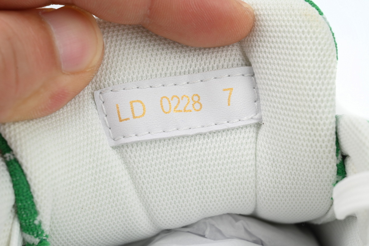 Zapatillas Louis Vuitton, color verde esmeralda claro
