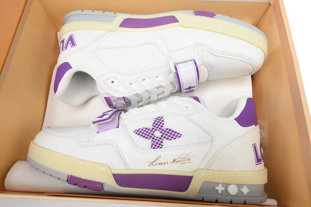 Baskets Louis Vuitton blanches et violettes
