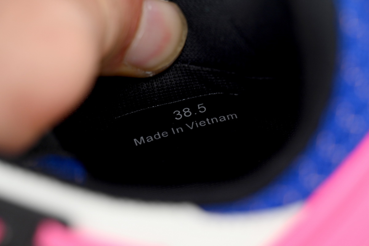 M00010 M2670 Moncler Trailgrip Leather Black Blue Pink
