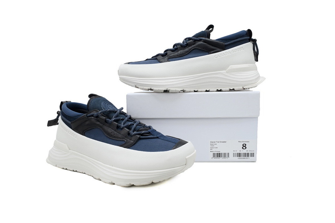 M Canada Goose Glacier Trail White