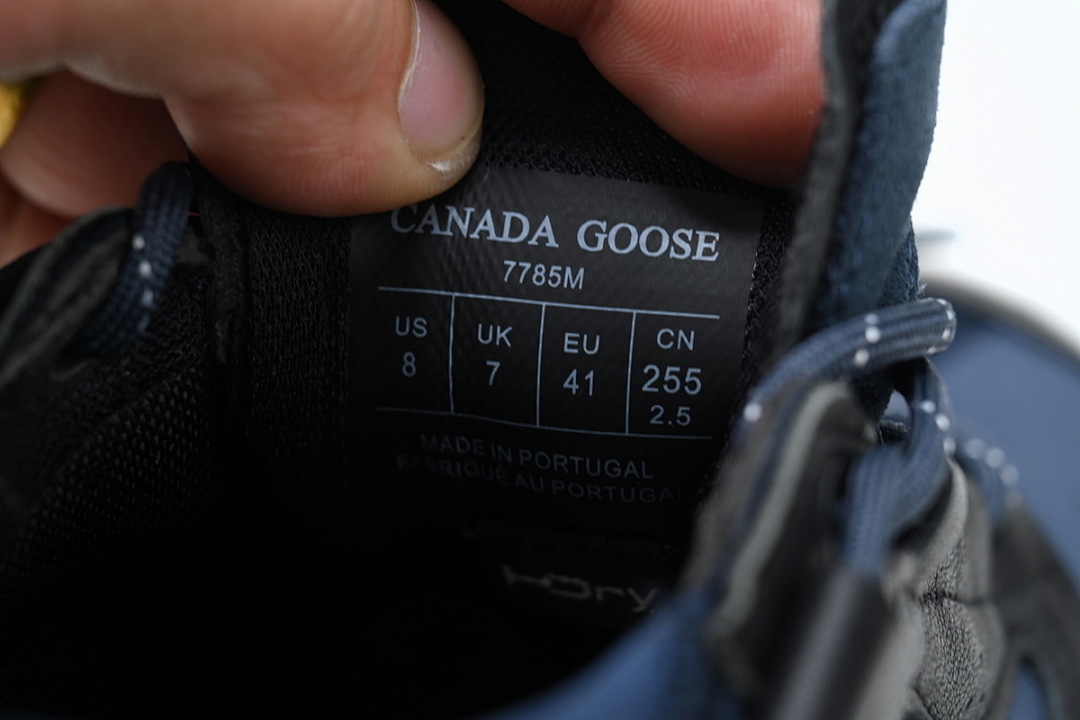 M Canada Goose Glacier Trail White