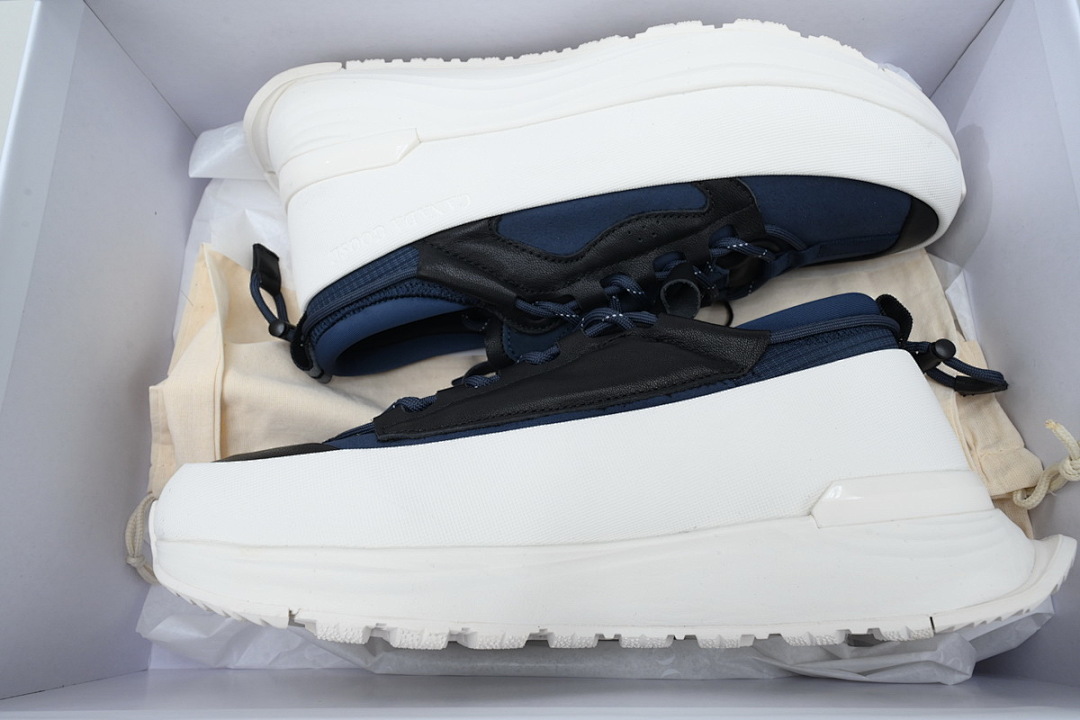 M Canada Goose Glacier Trail White