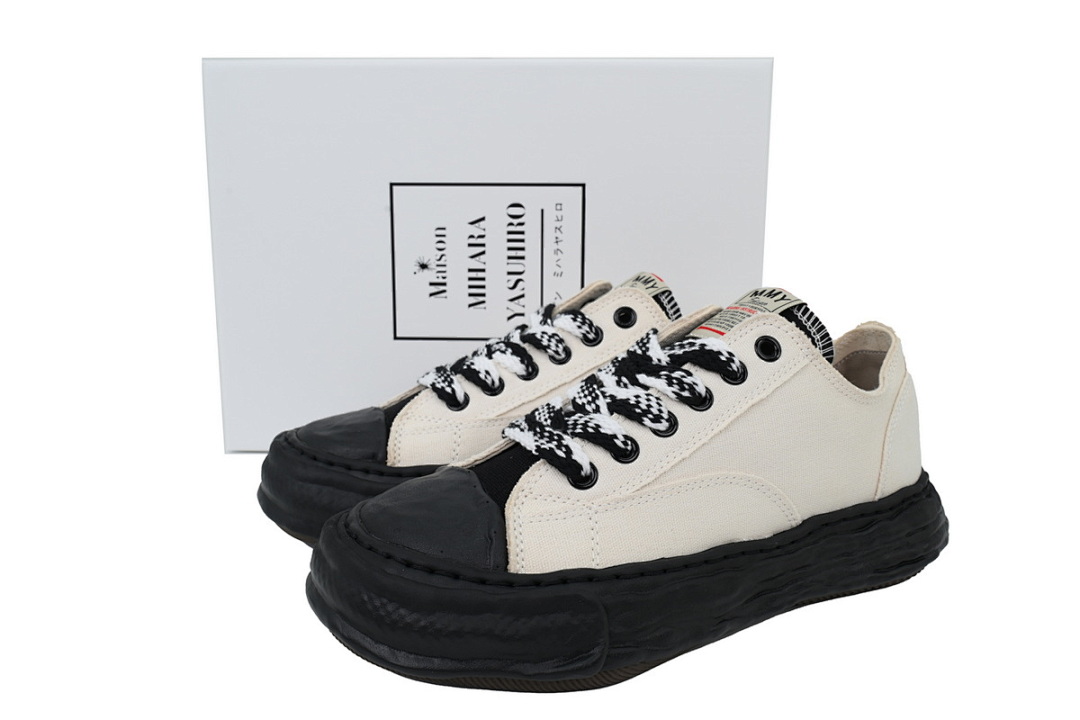 MIHARA YASUHIRO Canvas White Black
