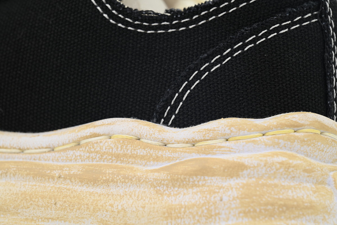 MIHARA YASUHIRO Retro Black And White