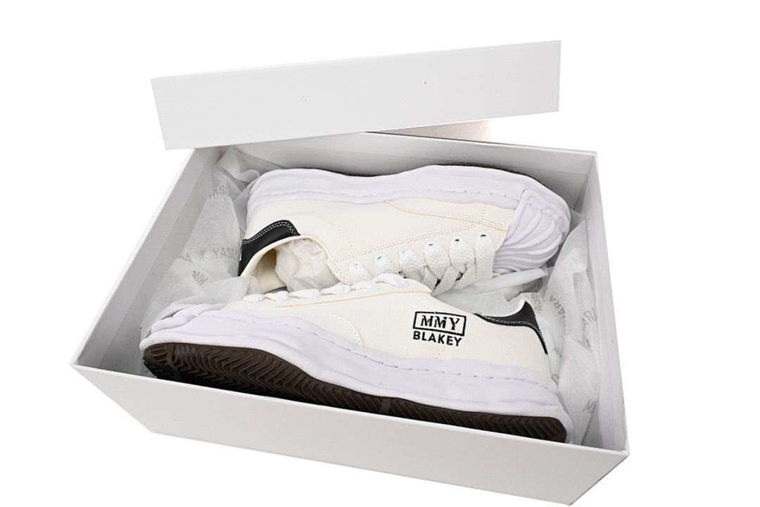 MIHARA YASUHIRO White And All White And Black Tail