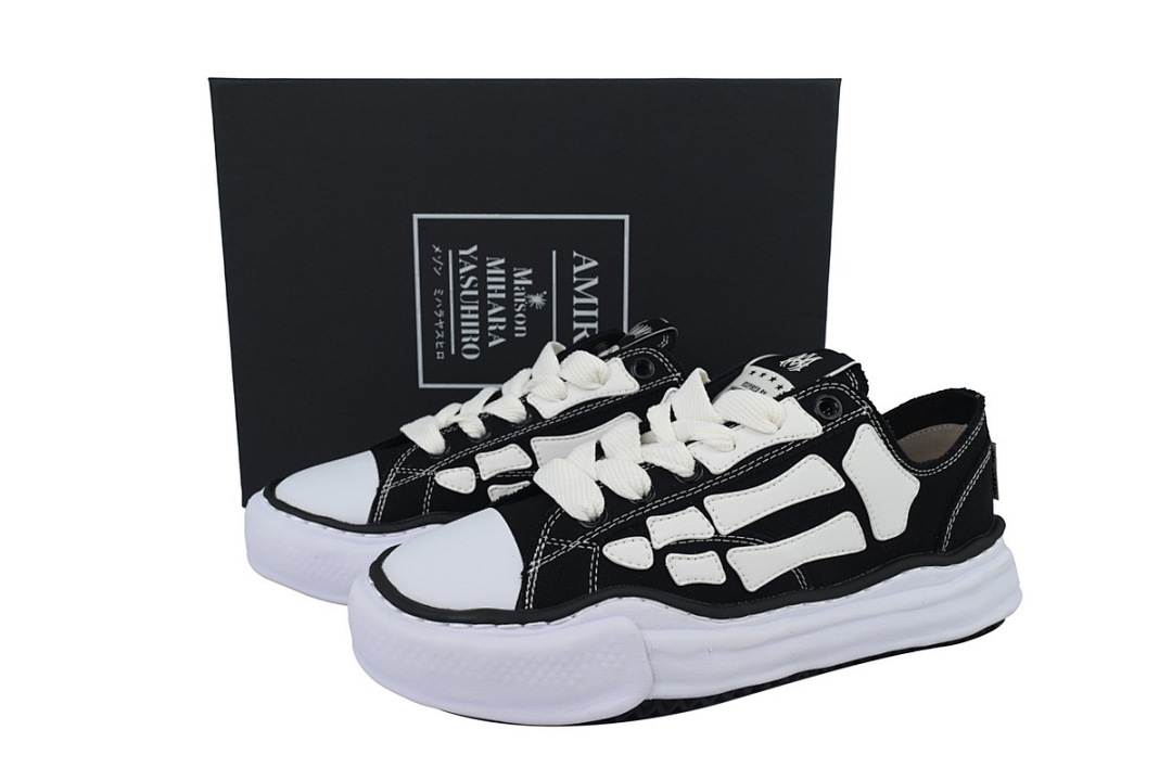 MIHARA YASUHIRO White And Black Bones