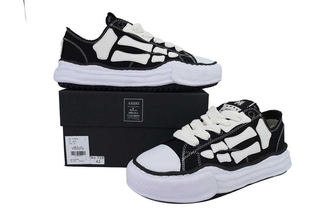 MIHARA YASUHIRO White And Black Bones