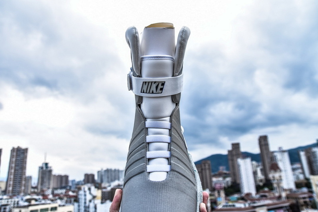 NIKE AIR MAG