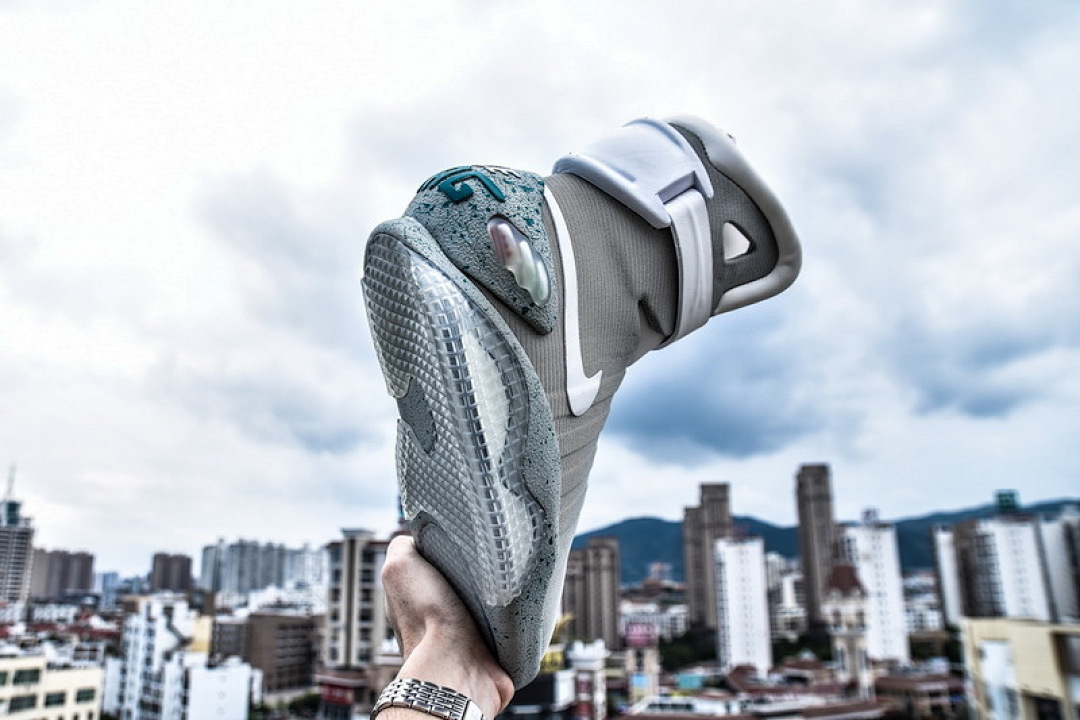 NIKE AIR MAG