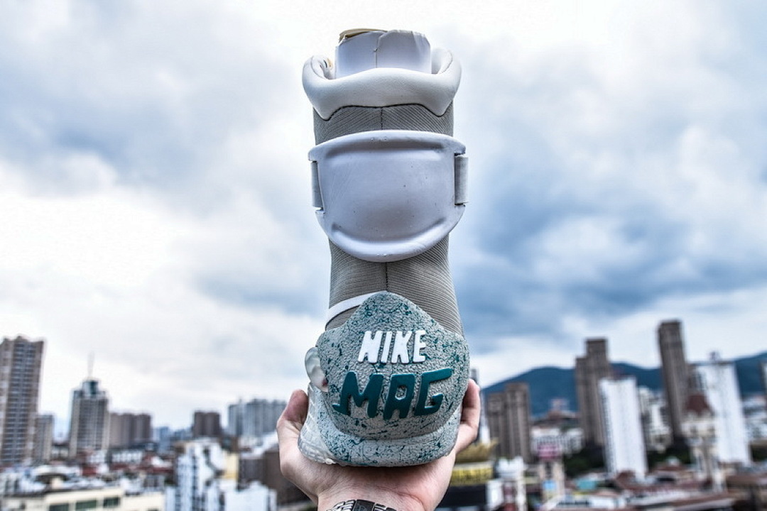 NIKE AIR MAG