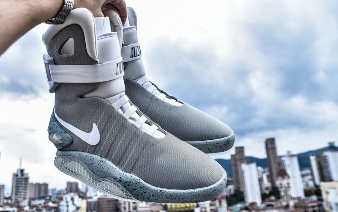 NIKE AIR MAG