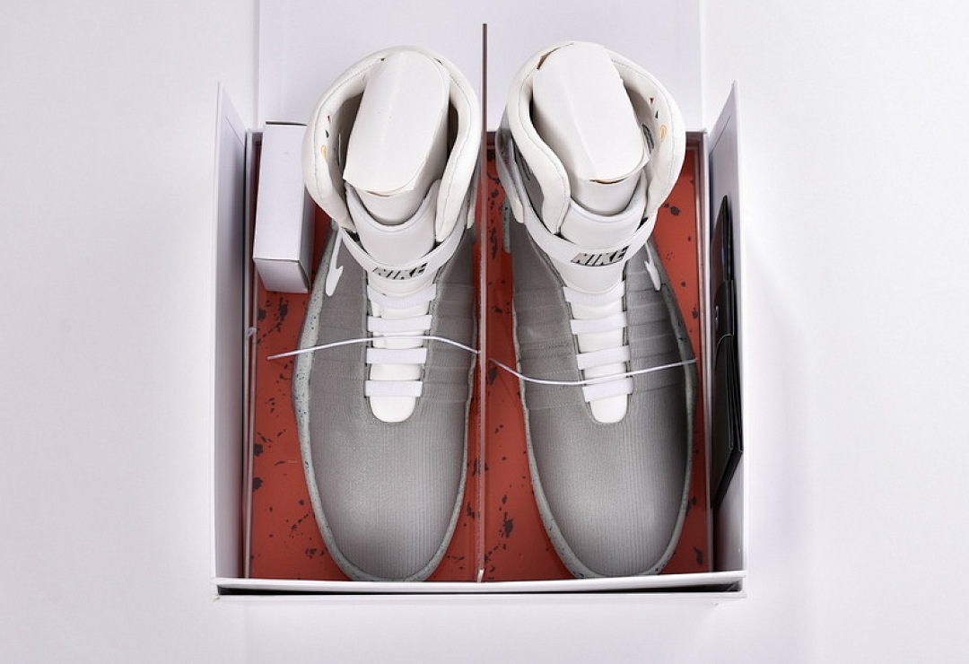 NIKE AIR MAG