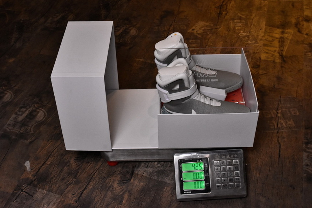 NIKE AIR MAG