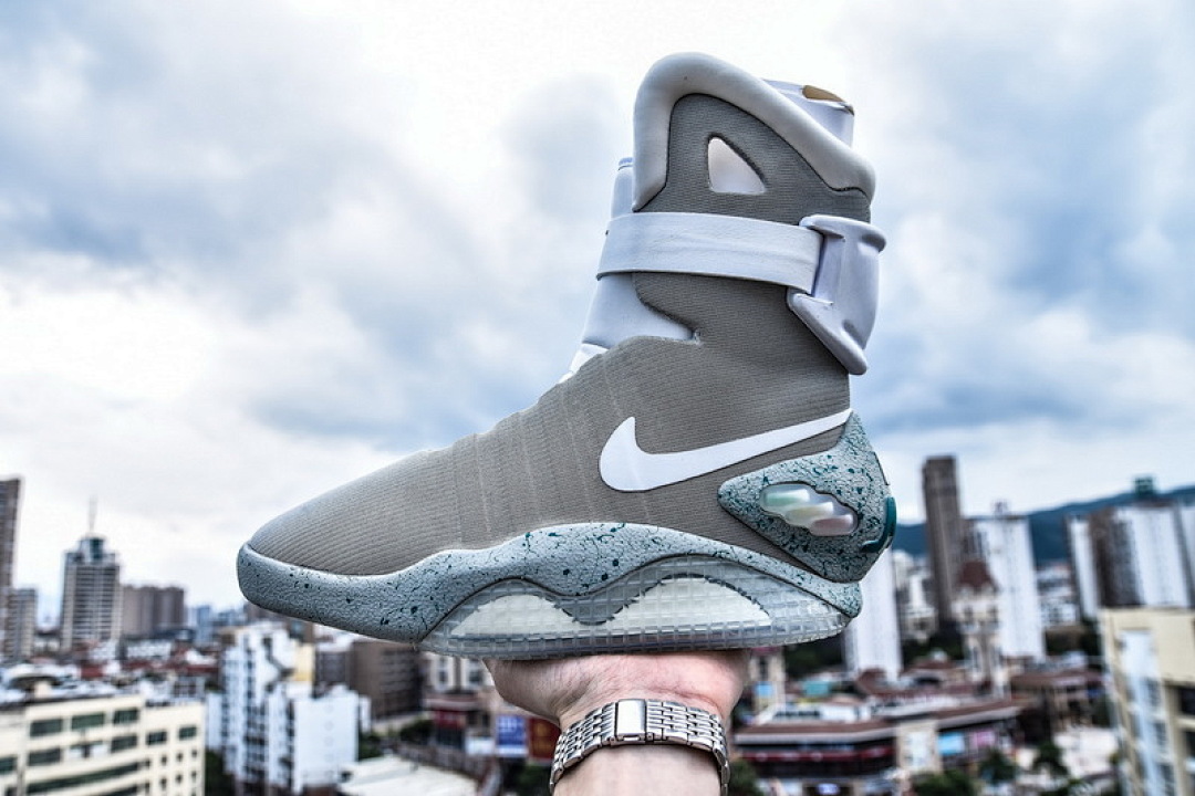 NIKE AIR MAG