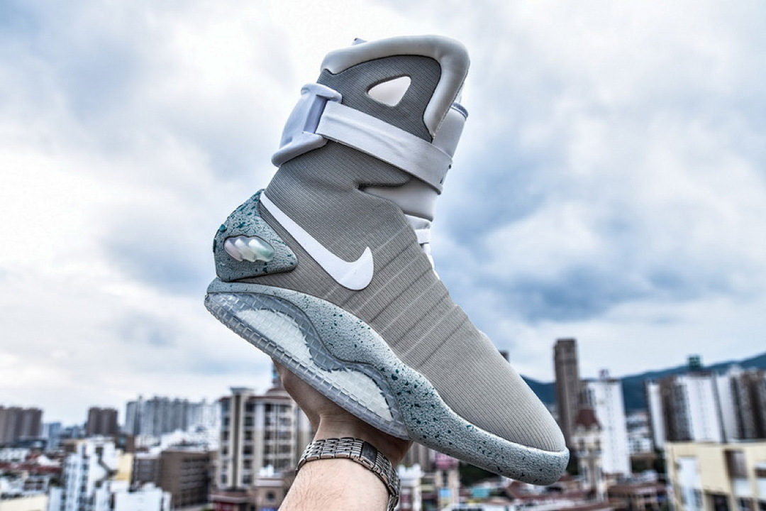 NIKE AIR MAG