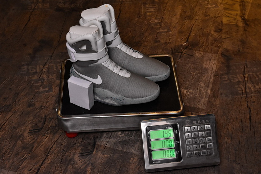 NIKE AIR MAG