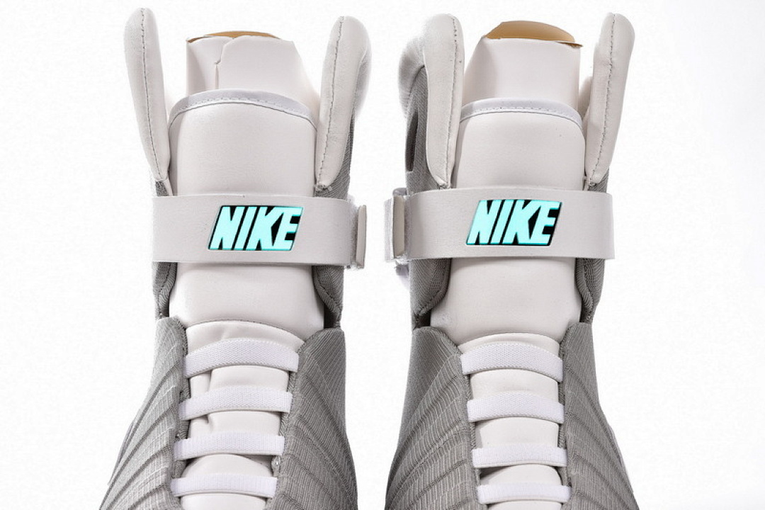 NIKE AIR MAG