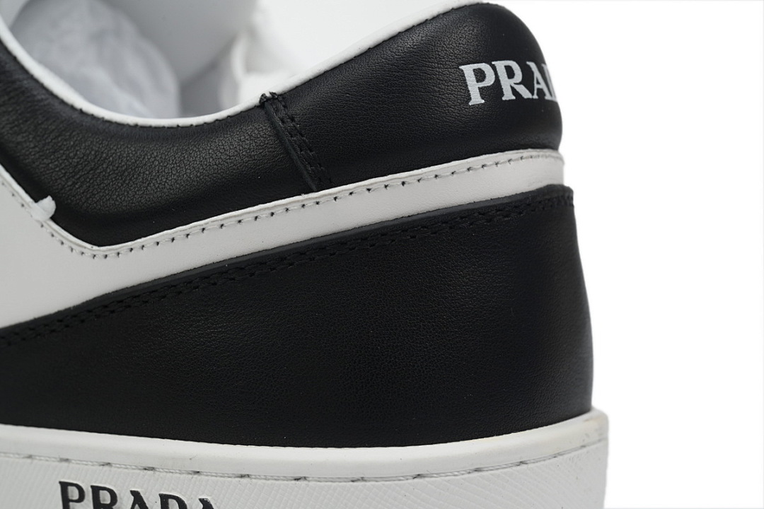 Tênis Prada Downtown de cano baixo, preto e branco