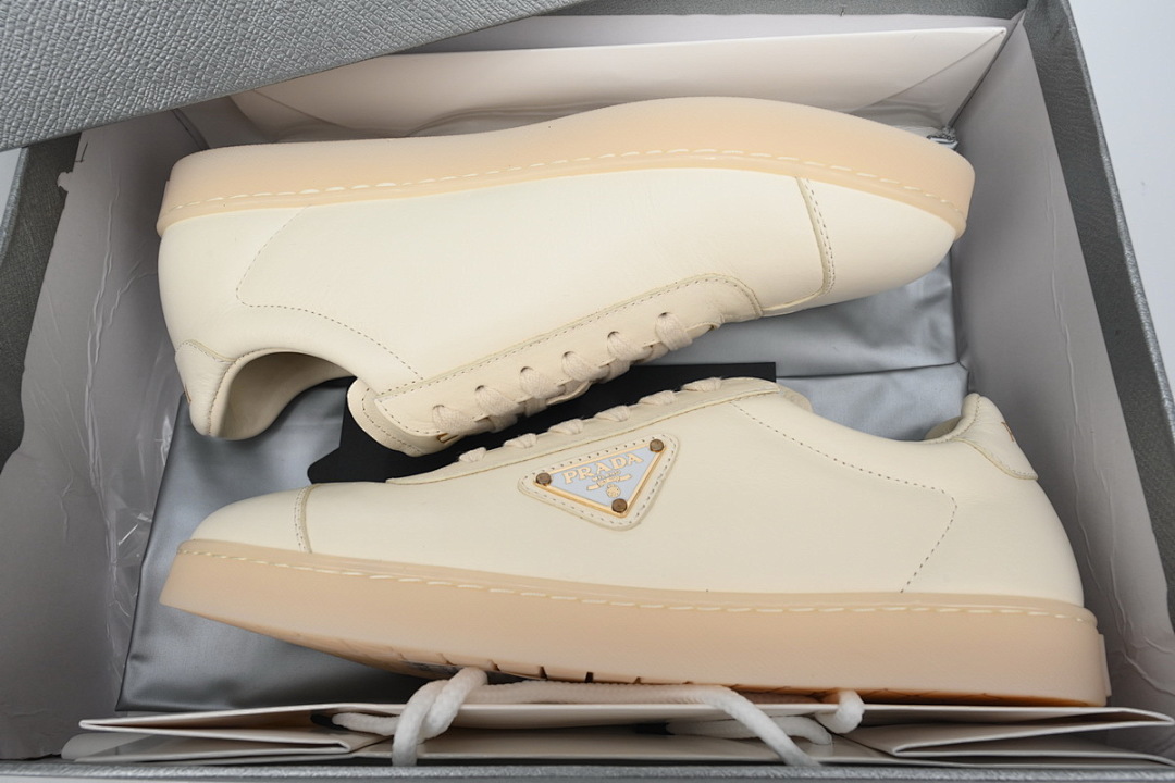 Baskets basses Prada Downtown, blanc riz