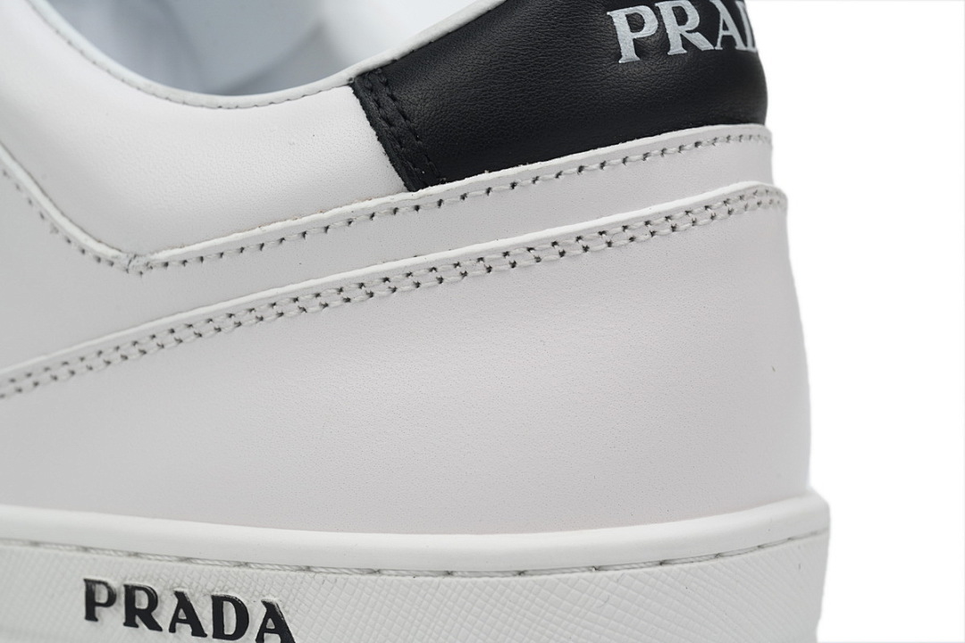 Baskets basses Prada Downtown, blanches