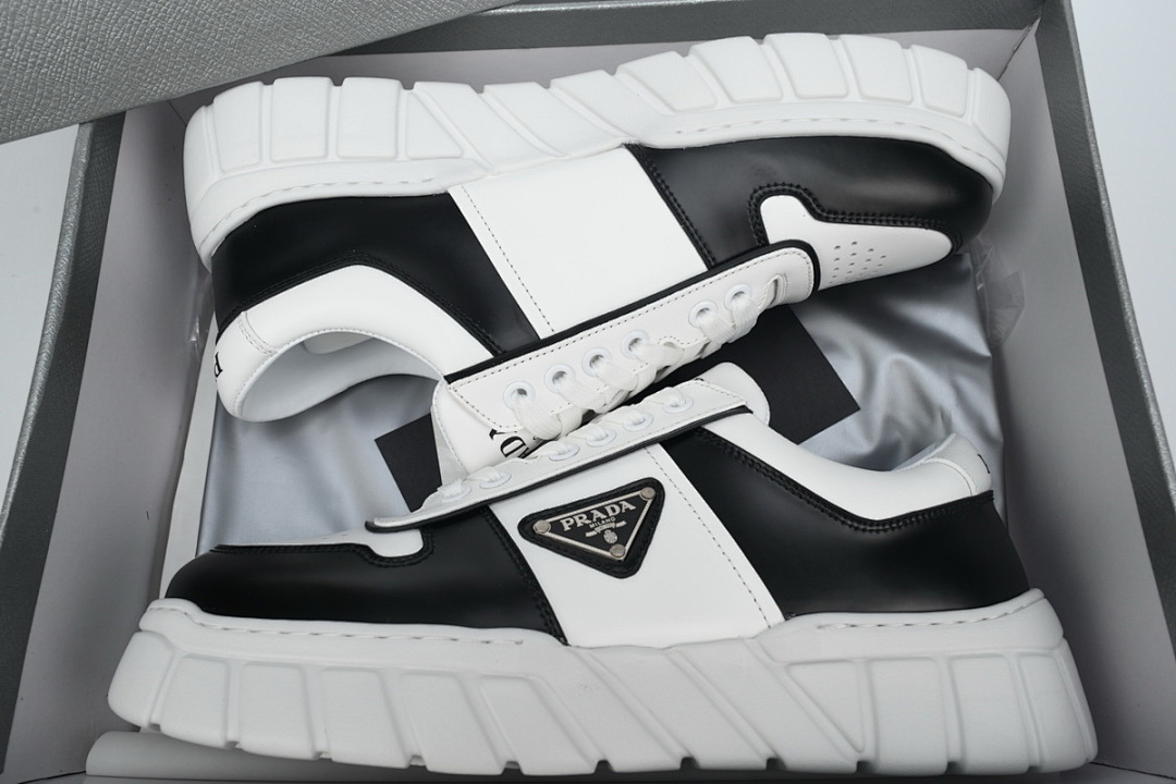 Baskets Prada noires et blanches