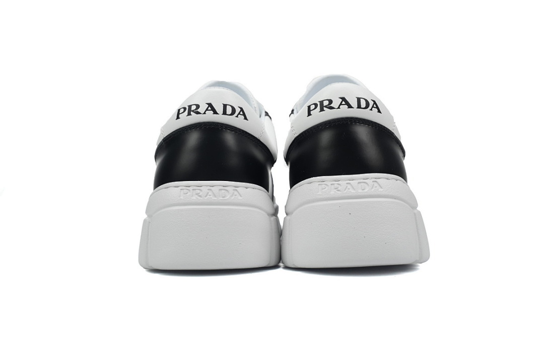 Baskets Prada noires et blanches