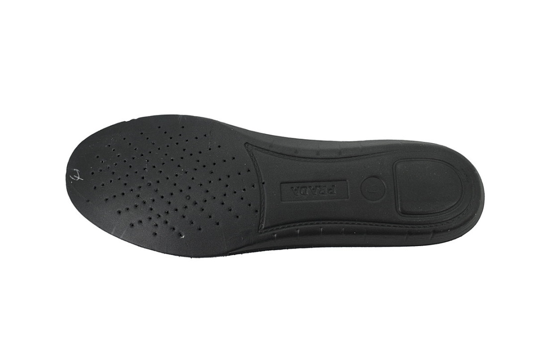 Zapatillas Prada negras con cola roja