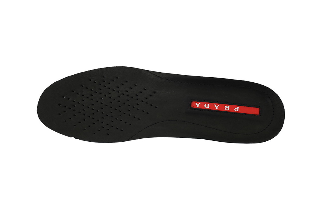 Zapatillas Prada negras con cola roja