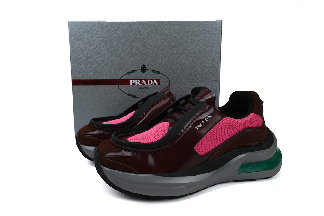 Zapatillas Prada en negro y rojo vino