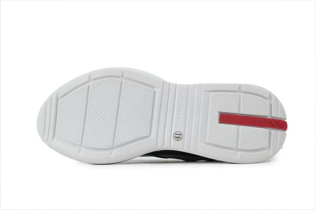 Zapatillas Prada en gris carbón