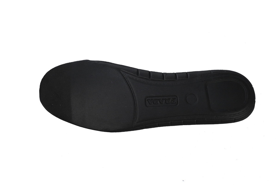 Zapatillas Prada grises y blancas