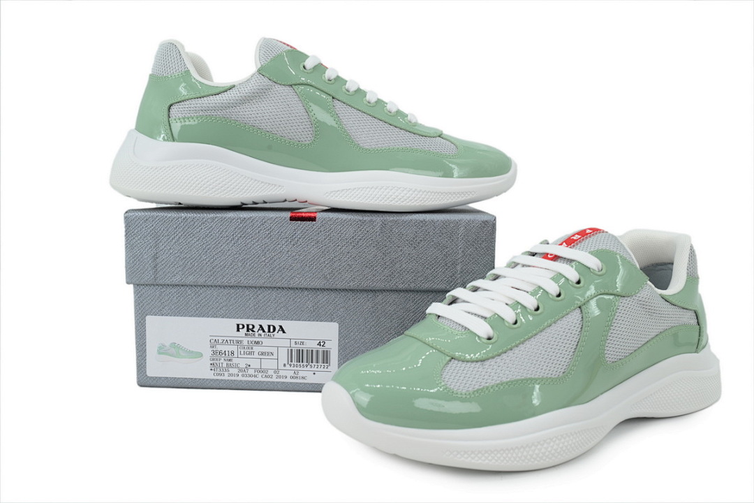 Zapatillas Prada de color verde claro