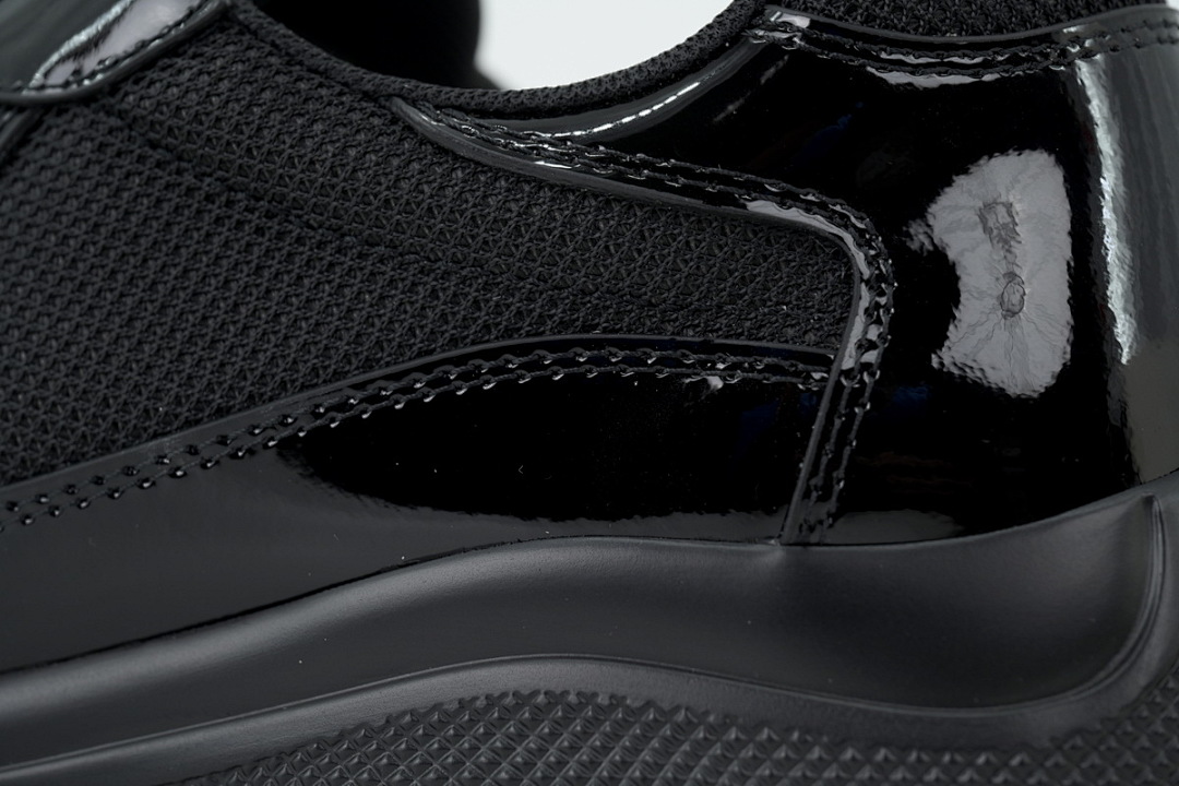 Zapatillas Prada Mirror, totalmente negras