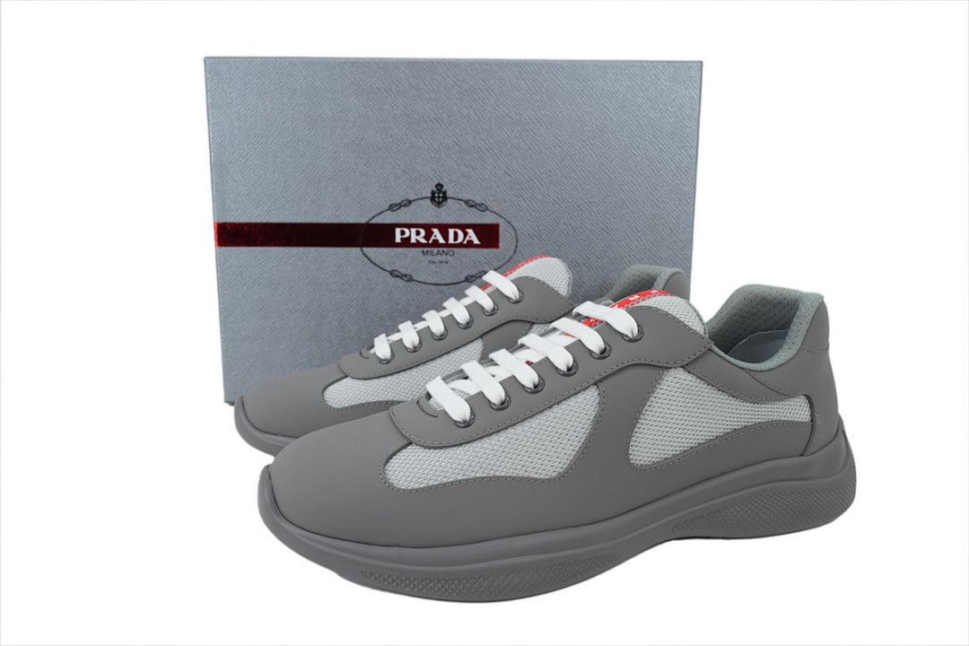 Baskets Prada en caoutchouc gris