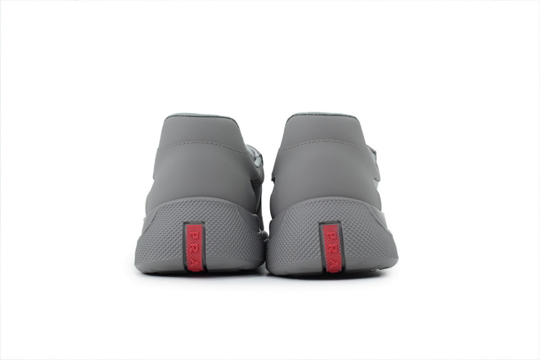 Baskets Prada en caoutchouc gris
