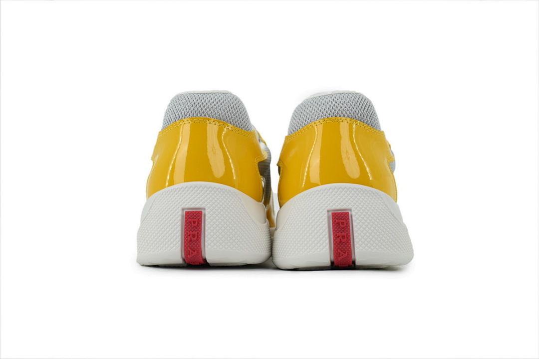 Zapatillas Prada amarillas