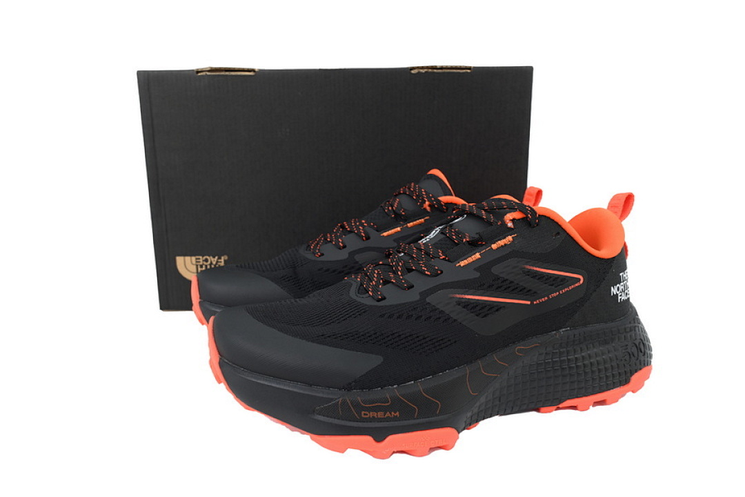 THE NORTH FACE Altamesa 500 Black Orange Red