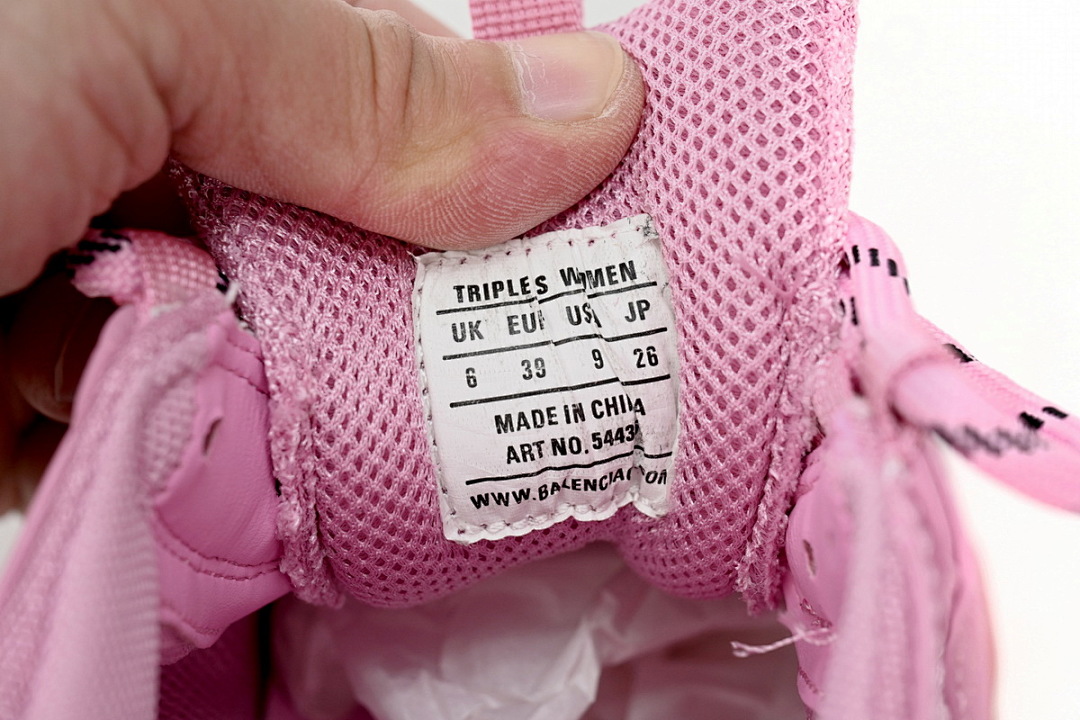 W09O1 3820 Balenciaga Triple S rose