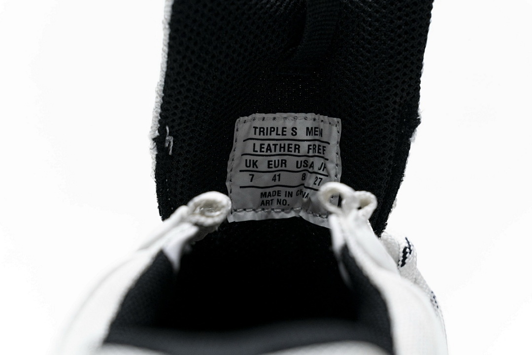 W09O1 Balenciaga Triple S Blanc Lait Noir