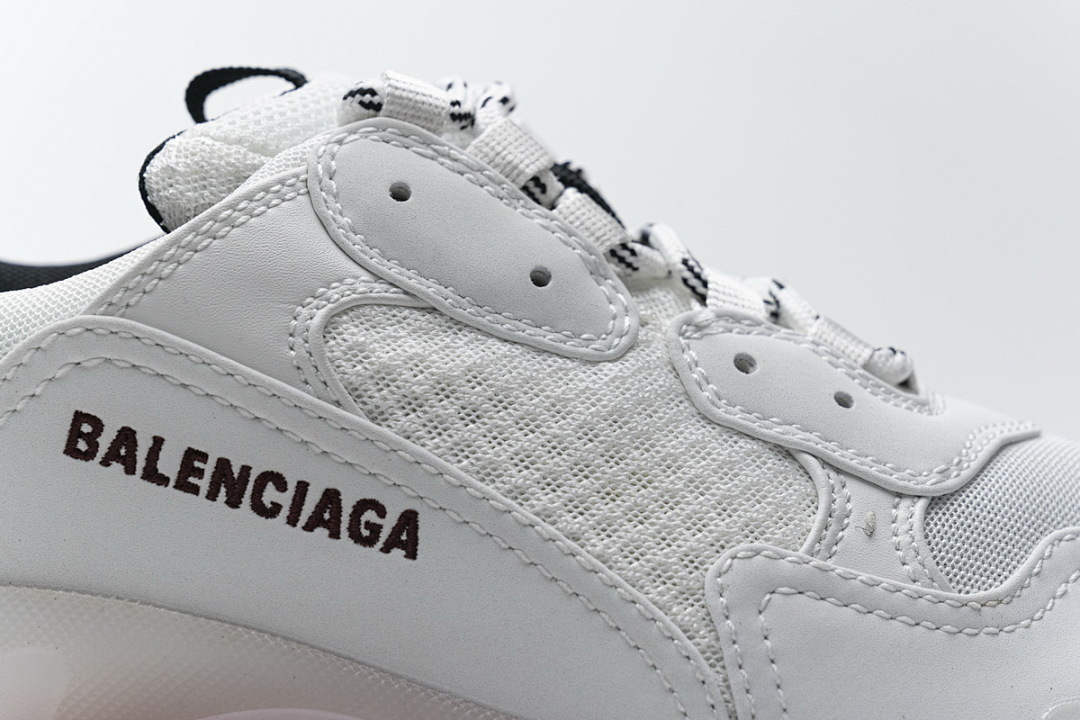 W09O1 Balenciaga Triple S Blanc Lait Noir