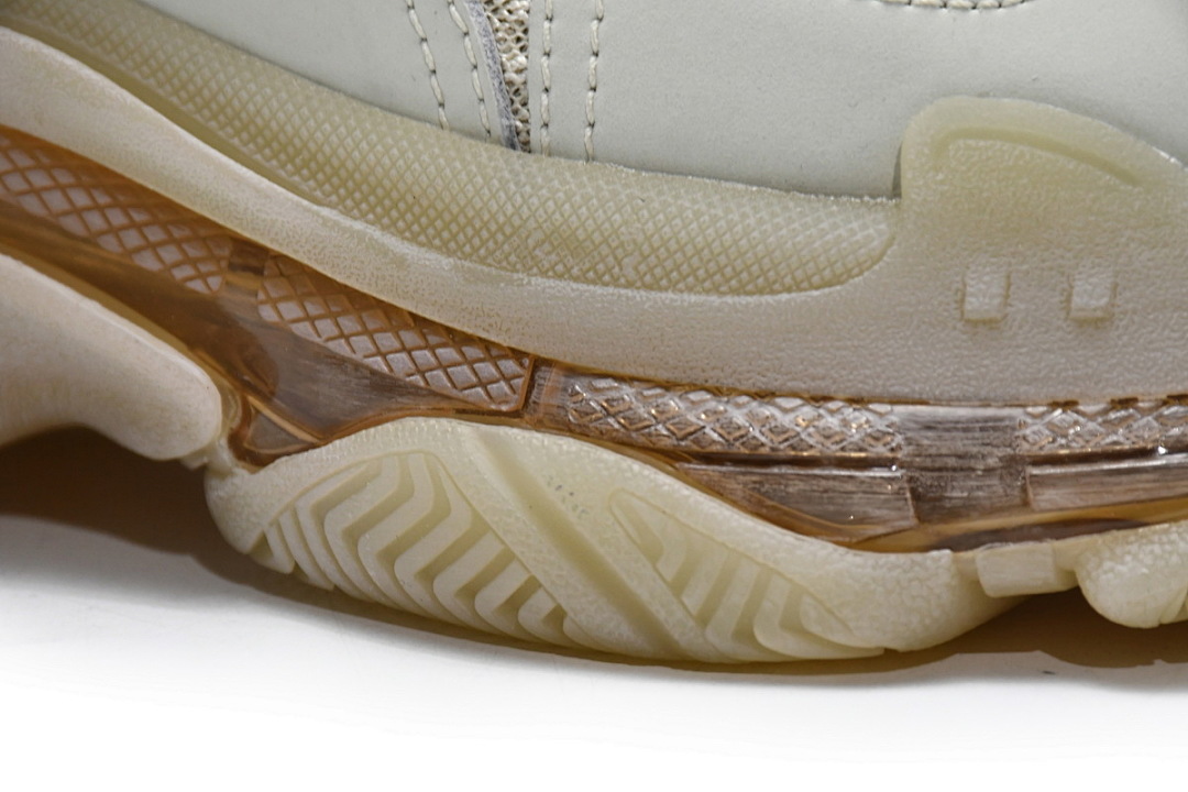 W09OH 7083 Balenciaga Triple S Champagne