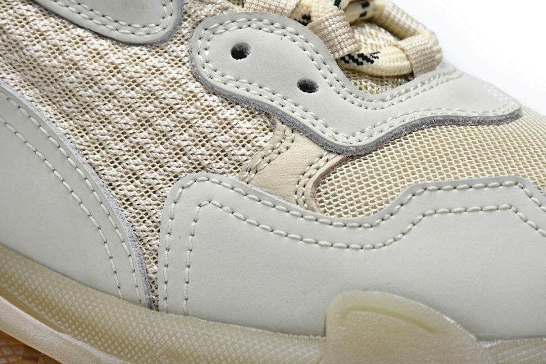 W09OH 7083 Balenciaga Triple S Champagne