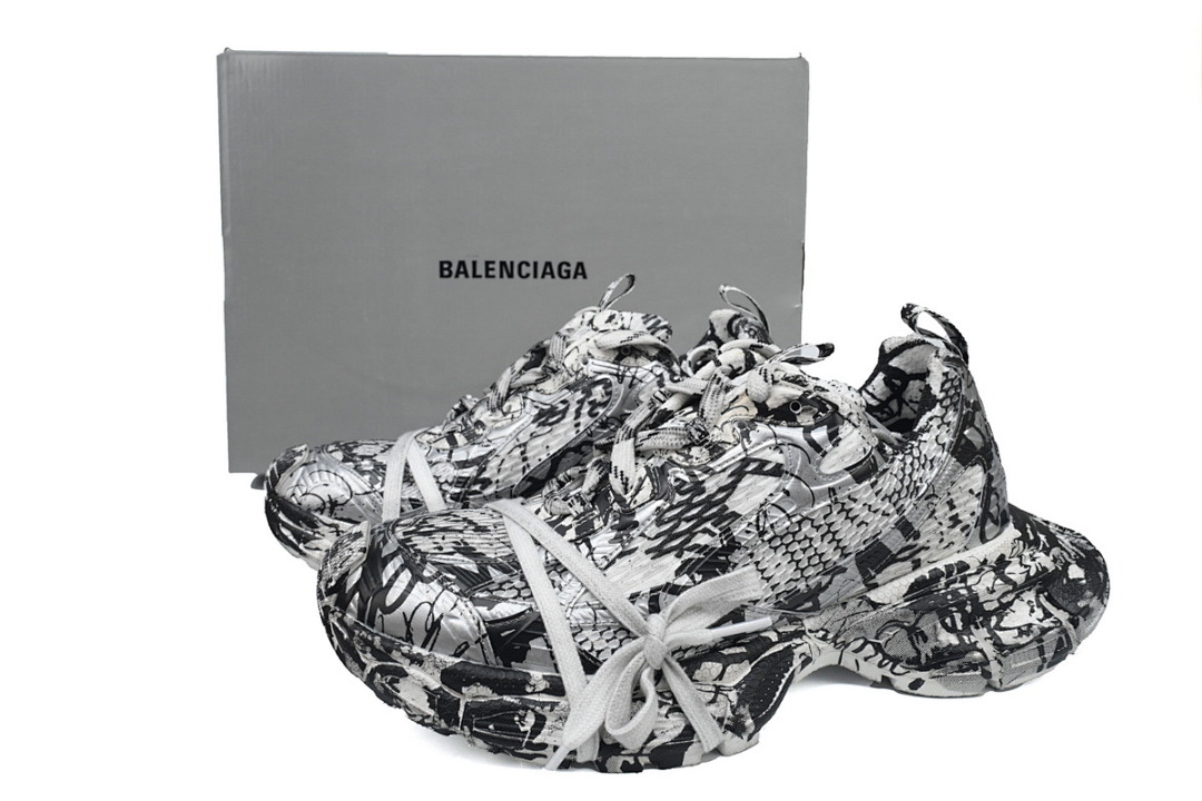 W2RG3 9010 Balenciaga Black and White