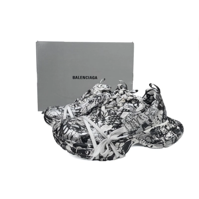 W2RG3 9010 Balenciaga Black and White 02