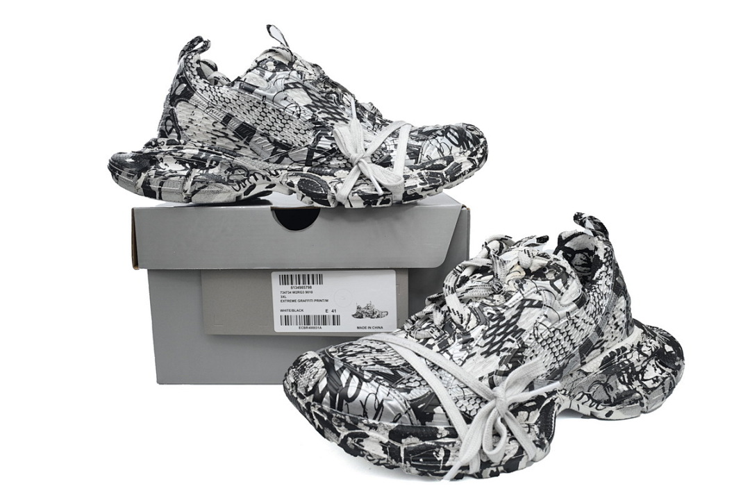 W2RG3 9010 Balenciaga Black and White